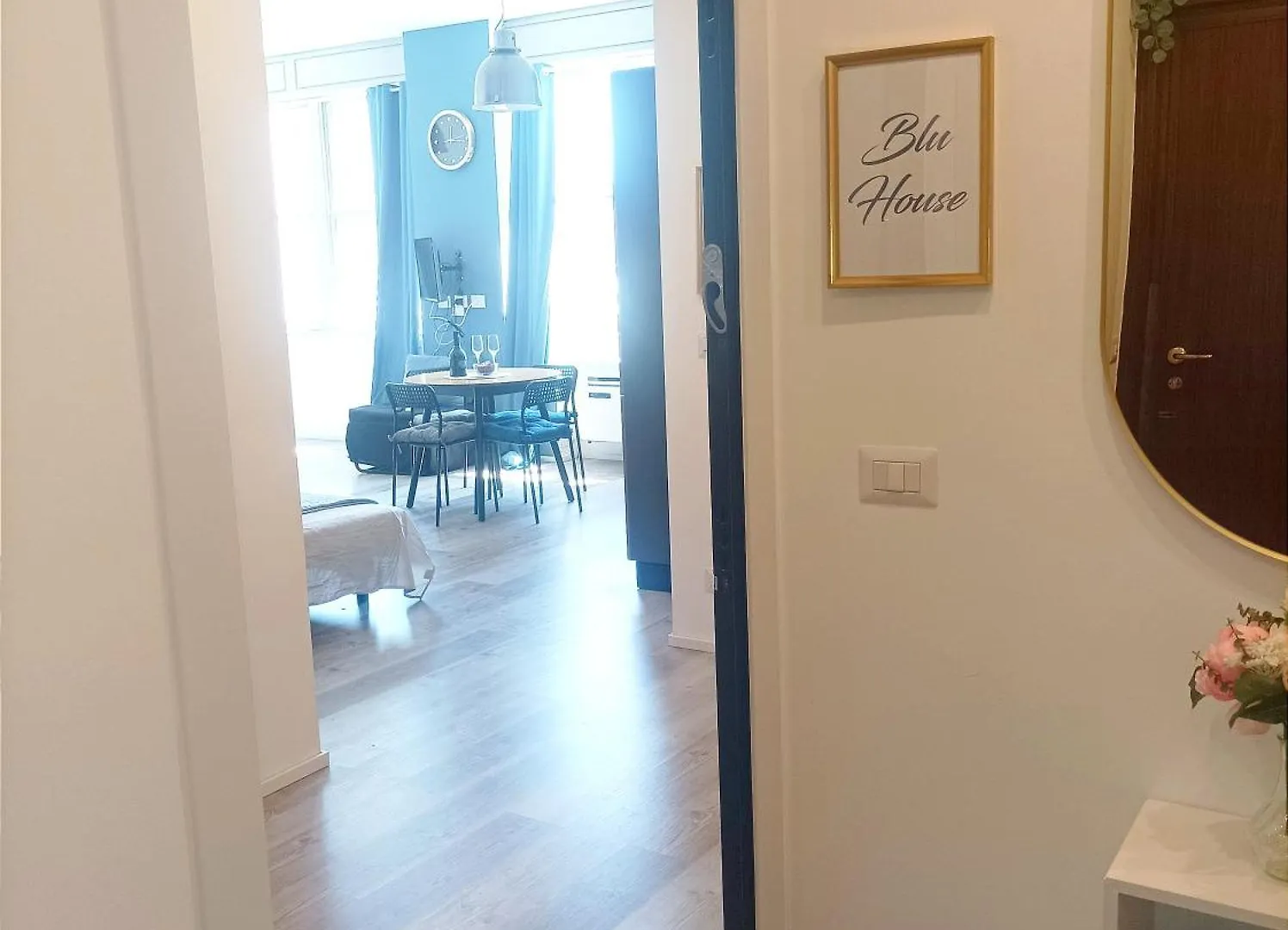 Blu House Casa Vacanza Vicino Terminal Traghetti Genova Apartment Italy