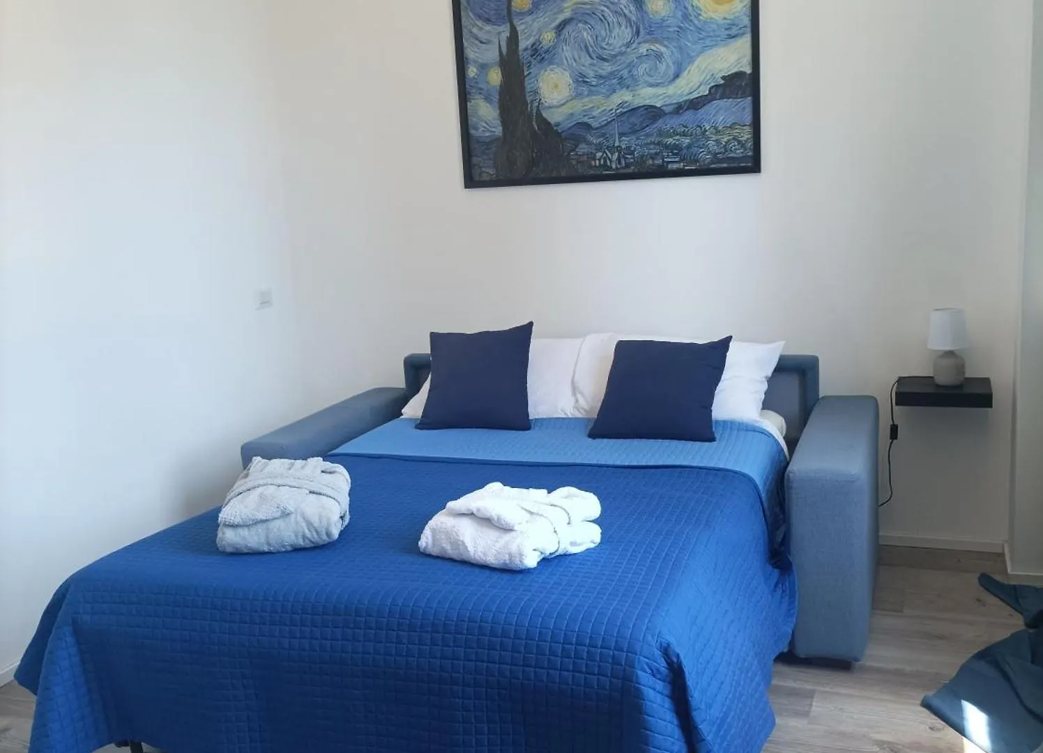 Blu House Casa Vacanza Vicino Terminal Traghetti Genova Apartment Italy