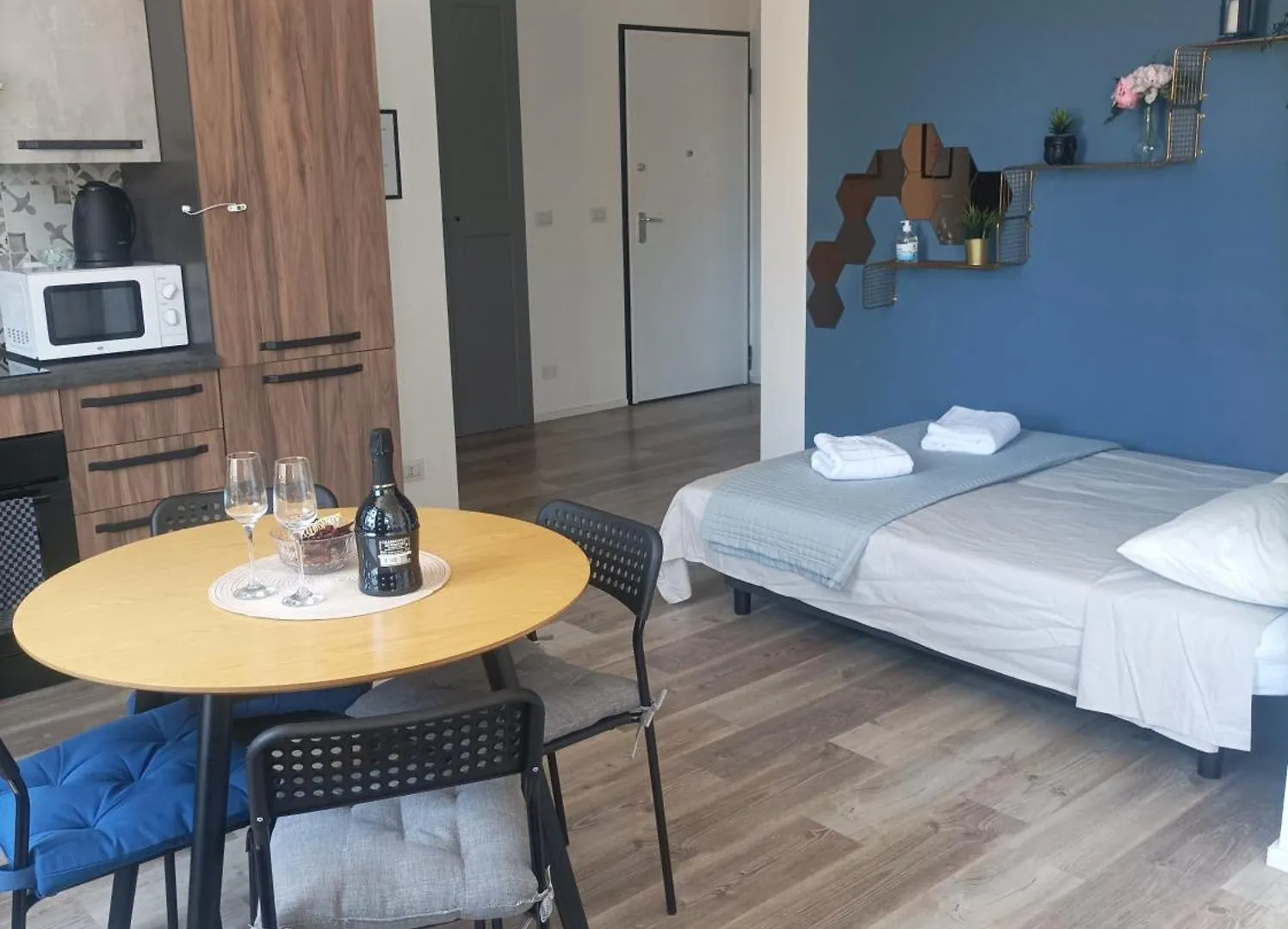 Blu House Casa Vacanza Vicino Terminal Traghetti Genova Apartment